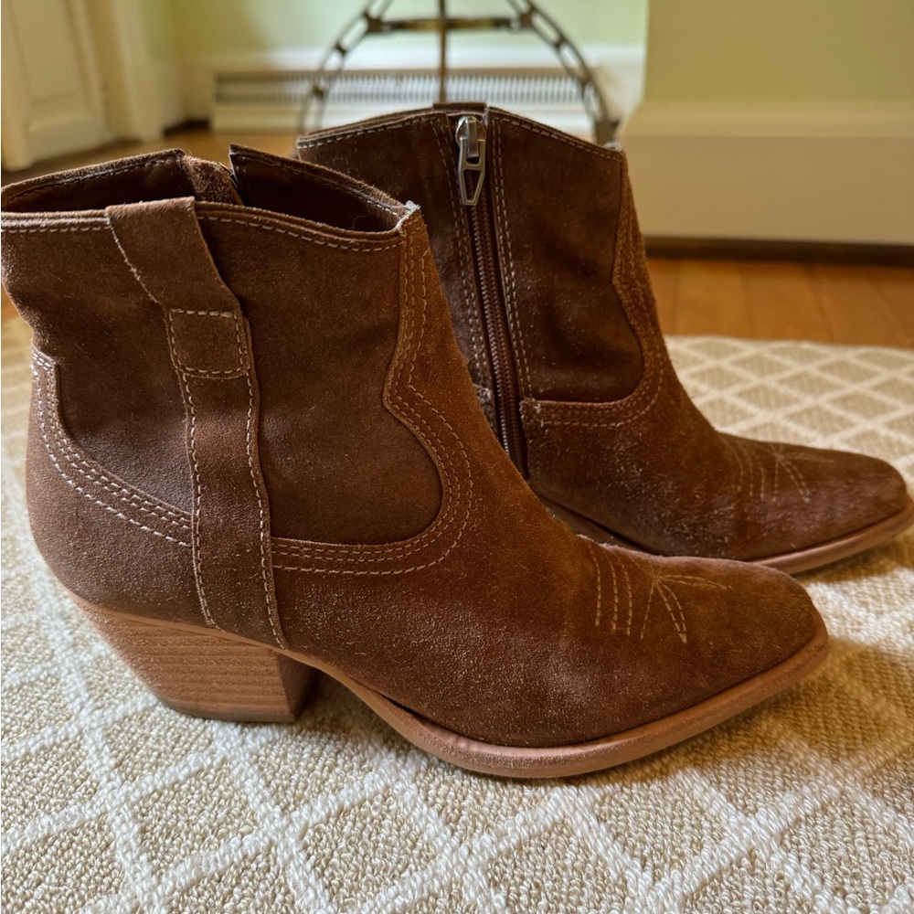 Dolce Vita Silma Booties Dk Brown Suede